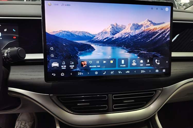 Used Denza D9 2024 DM-i 980 Four-Wheel Drive Flagship Model Audio And AC Panel