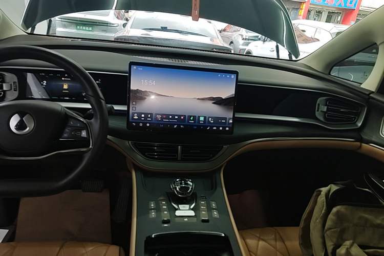 Used Denza D9 2024 DM-i 980 Four-Wheel Drive Flagship Model Audio And AC Panel