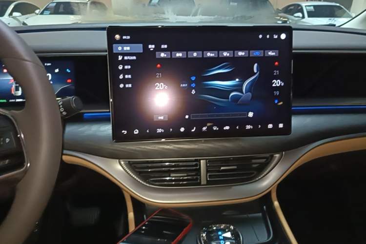Used Denza D9 2024 DM-i 980 Four-Wheel Drive Prestige Model Audio And AC Panel