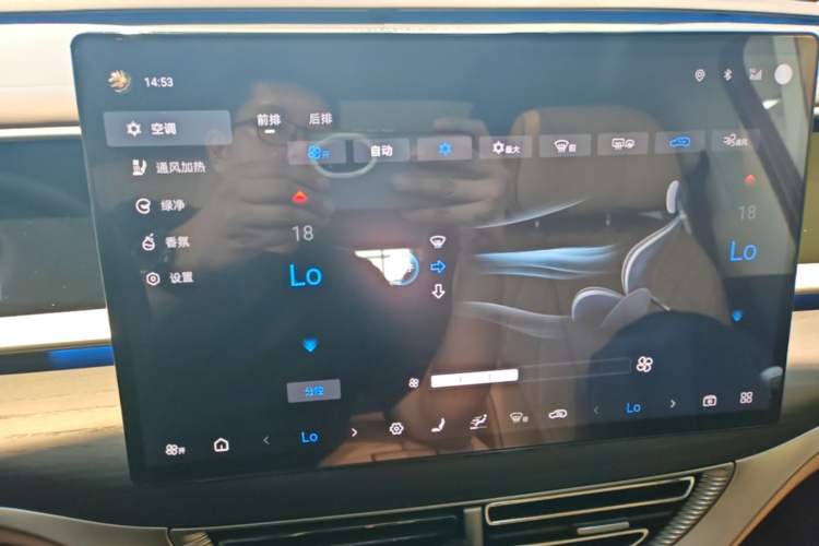 Used Denza D9 2024 DM-i 980 Four-Wheel Drive Prestige Model Audio And AC Panel
