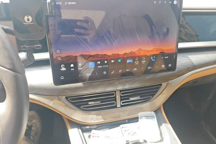 Used Denza D9 2024 DM-i 980 Four-Wheel Drive Prestige Model Audio And AC Panel
