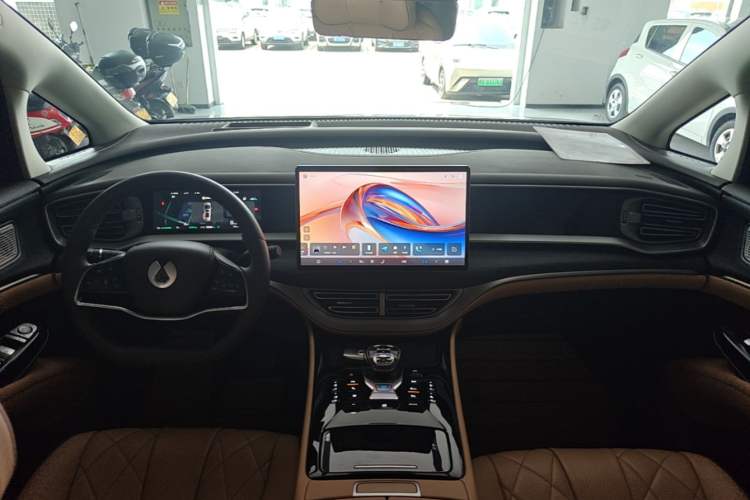 Used Denza D9 2024 DM-i 980 Four-Wheel Drive Prestige Model Center Console