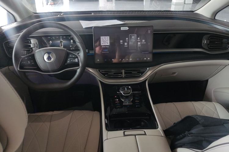 Used Denza D9 2024 DM-i 980 Four-Wheel Drive Prestige Model Center Console