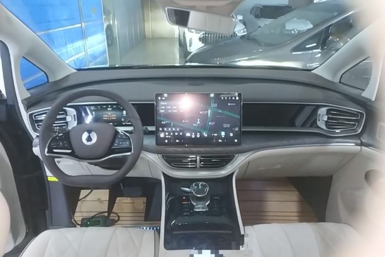Used Denza D9 2024 DM-i 970 Luxury Model Center Console