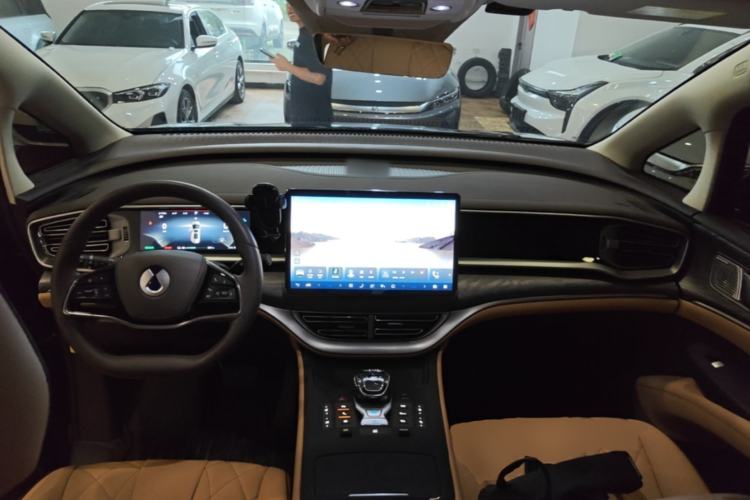 Used Denza D9 2024 EV 620 Premium Model Center Console