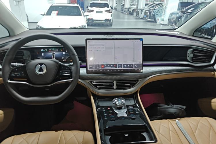 Used Denza D9 2024 DM-i 980 Four-Wheel Drive Prestige Model Center Console