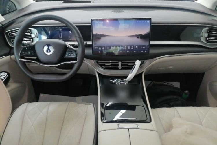 Used Denza D9 2024 DM-i 980 Four-Wheel Drive Prestige Model Center Console