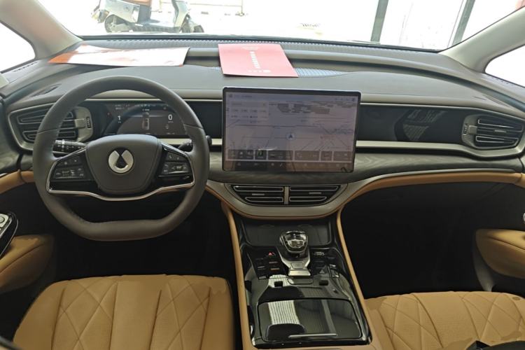 Used Denza D9 2024 DM-i 1050 Luxury Model Center Console