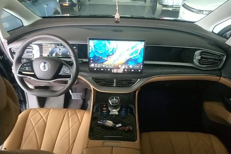 Used Denza D9 2024 DM-i 1050 Luxury Model Center Console