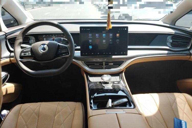 Used Denza D9 2024 DM-i 1050 Luxury Model Center Console