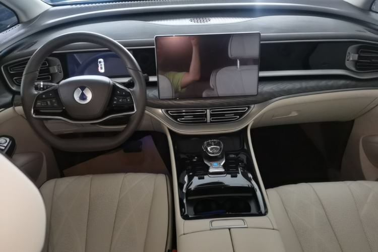 Used Denza D9 2024 DM-i 1050 Luxury Model Center Console