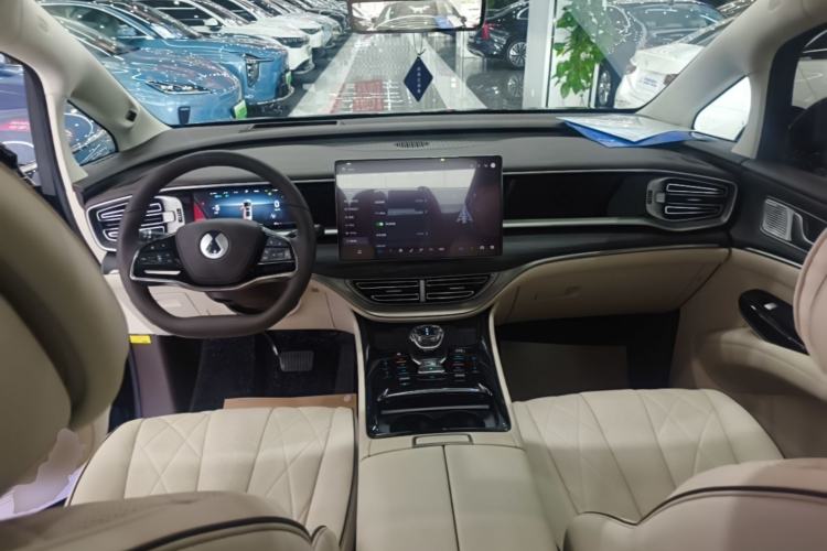 Used Denza D9 2024 DM-i 980 Four-Wheel Drive Flagship Model Center Console