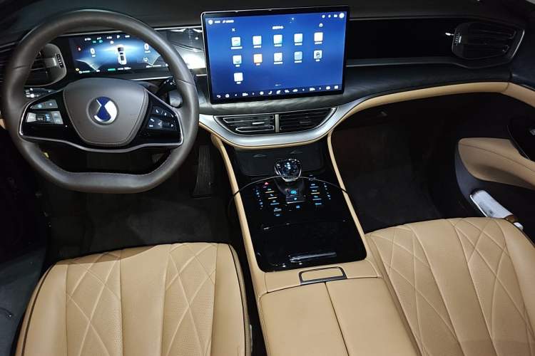 Used Denza D9 2024 DM-i 1050 Luxury Model Center Console