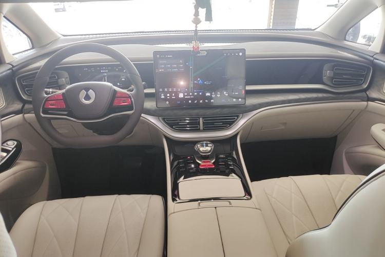 Used Denza D9 2024 DM-i 1050 Luxury Model Center Console