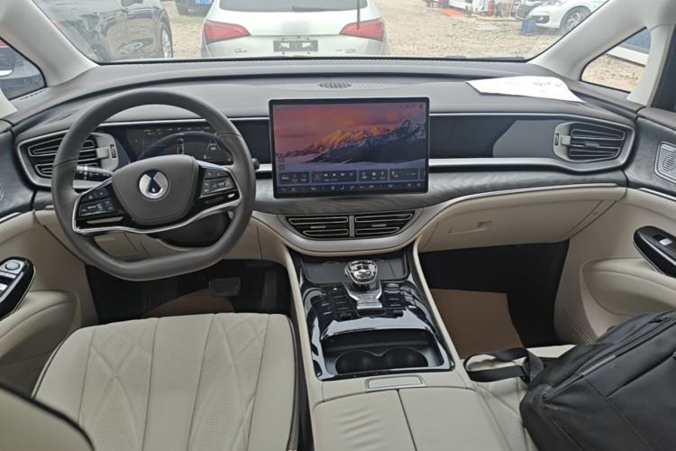 Used Denza D9 2024 DM-i 970 Luxury Model Center Console