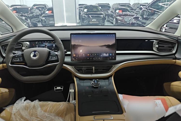 Used Denza D9 2024 DM-i 980 Four-Wheel Drive Prestige Model Center Console