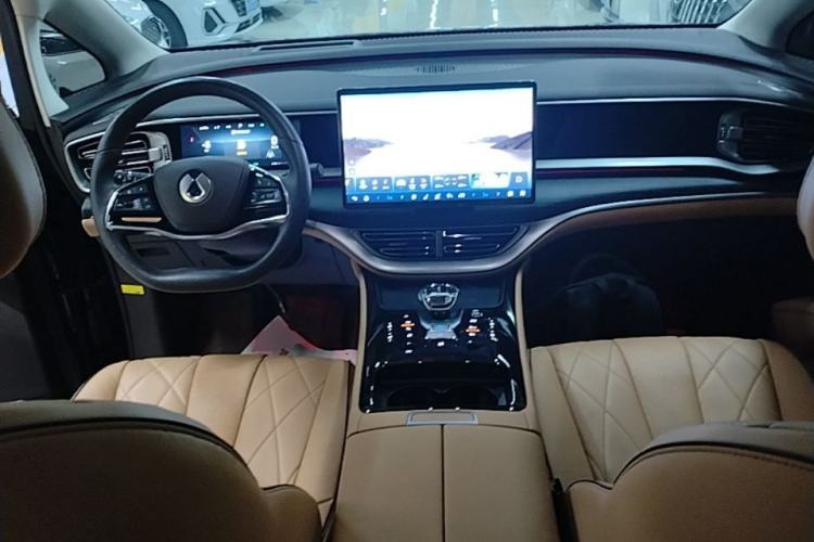 Used Denza D9 2024 DM-i 980 Four-Wheel Drive Prestige Model Center Console