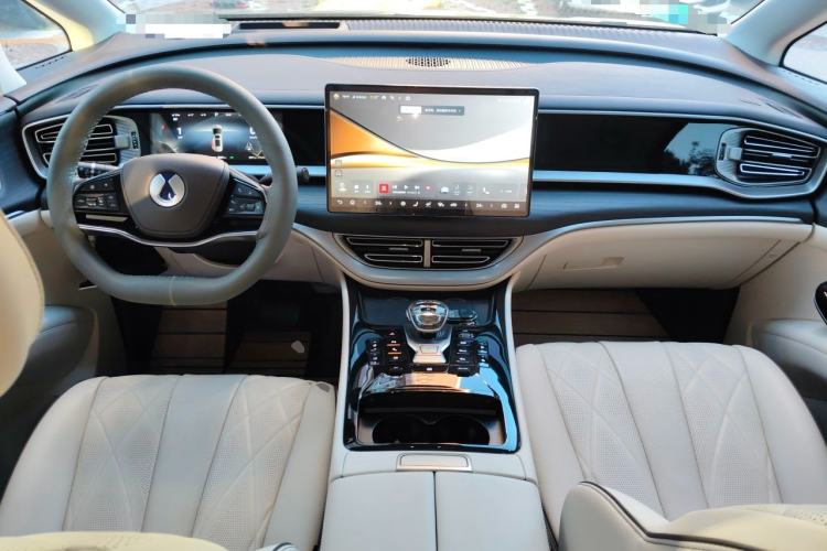 Used Denza D9 2024 DM-i 980 Four-Wheel Drive Prestige Model Center Console