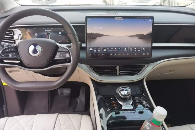 Used Denza D9 2024 DM-i 980 Four-Wheel Drive Prestige Model Center Console
