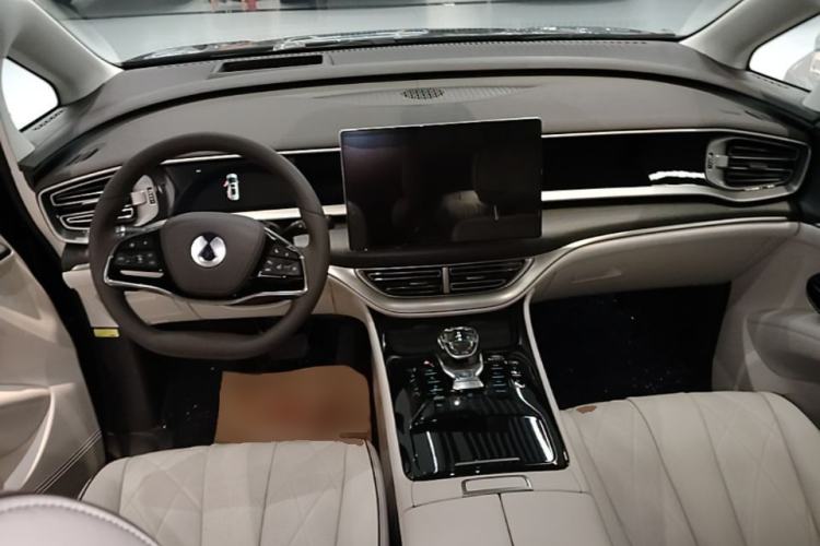 Used Denza D9 2024 DM-i 980 Four-Wheel Drive Prestige Model Center Console