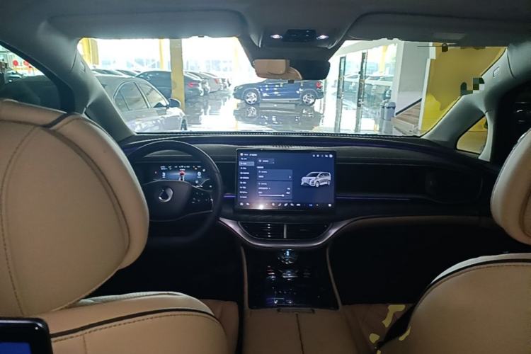 Used Denza D9 2024 DM-i 980 Four-Wheel Drive Prestige Model Center Console