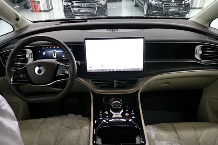 Used Denza D9 2024 DM-i 980 Four-Wheel Drive Flagship Model Center Console