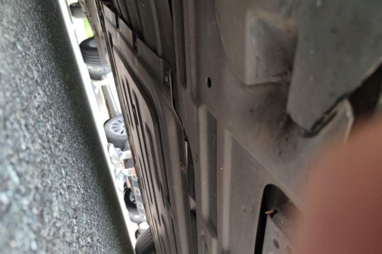 Used Denza D9 2024 DM-i 980 Four-Wheel Drive Flagship Model Chassis Front Left