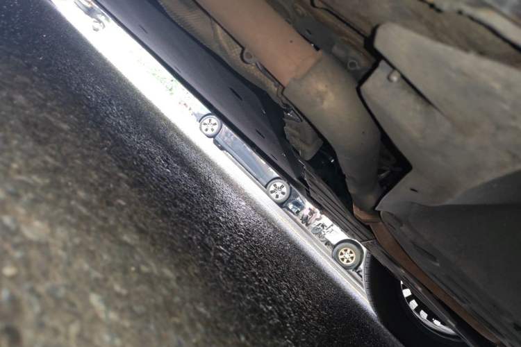 Used Denza D9 2024 DM-i 980 Four-Wheel Drive Flagship Model Chassis Front Right