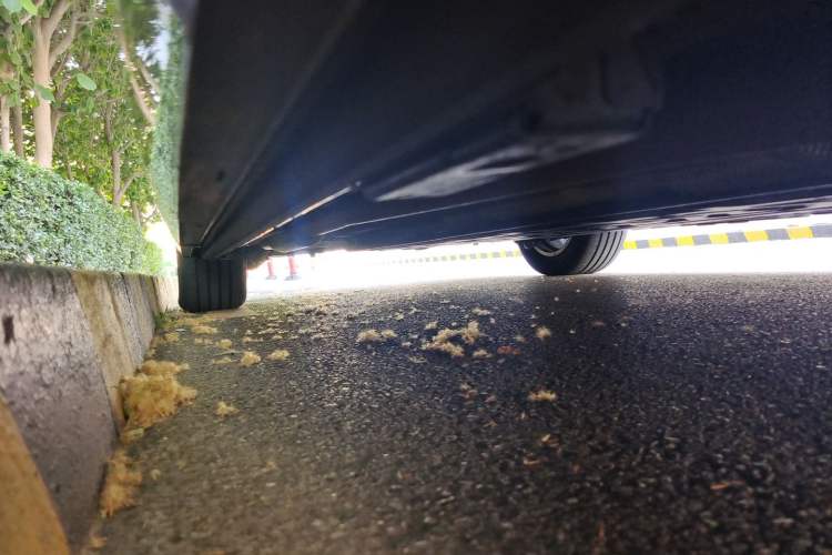 Used Denza D9 2024 DM-i 980 Four-Wheel Drive Flagship Model Chassis Front Right
