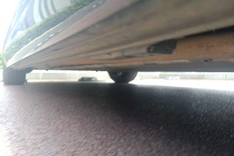 Used Denza D9 2024 DM-i 980 Four-Wheel Drive Flagship Model Chassis Front Right