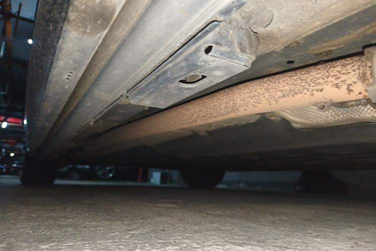 Used Denza D9 2024 DM-i 980 Four-Wheel Drive Flagship Model Chassis Front Right