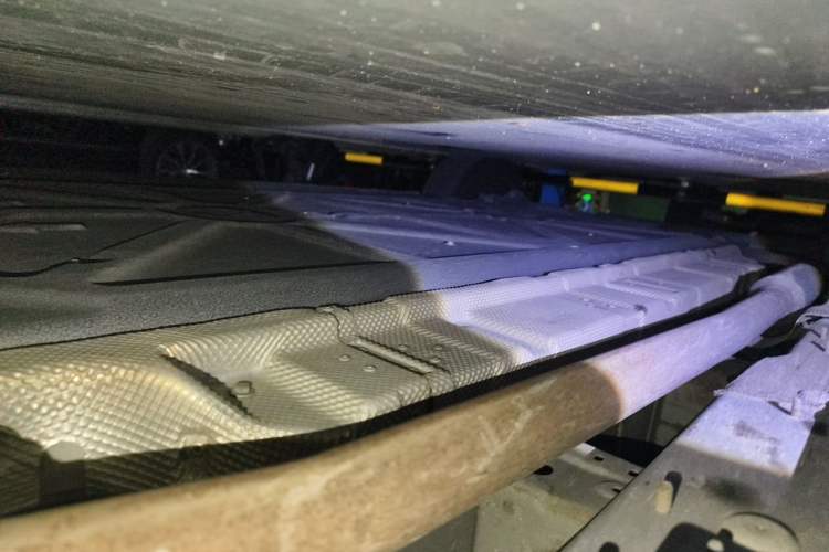 Used Denza D9 2024 DM-i 1050 Luxury Model Chassis Front Right