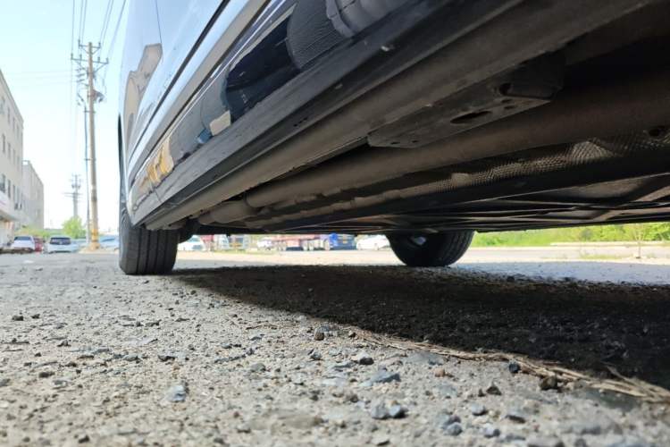 Used Denza D9 2024 DM-i 1050 Luxury Model Chassis Front Right