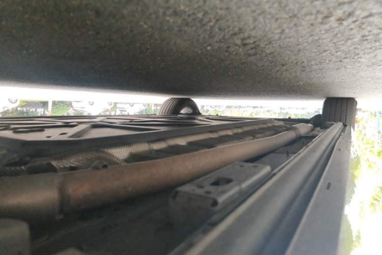 Used Denza D9 2024 DM-i 980 Four-Wheel Drive Prestige Model Chassis Front Right