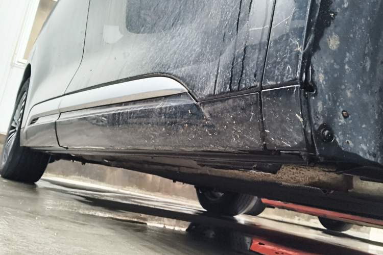 Used Denza D9 2024 DM-i 1050 Luxury Model Chassis Front Right
