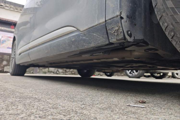 Used Denza D9 2024 DM-i 1050 Luxury Model Chassis Front Right