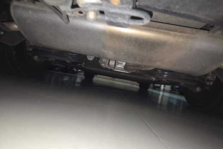 Used Denza D9 2024 DM-i 980 Four-Wheel Drive Prestige Model Chassis Rear