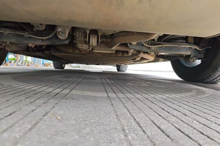 Used Denza D9 2024 DM-i 980 Four-Wheel Drive Prestige Model Chassis Rear