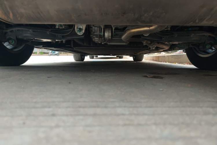 Used Denza D9 2024 DM-i 980 Four-Wheel Drive Prestige Model Chassis Rear