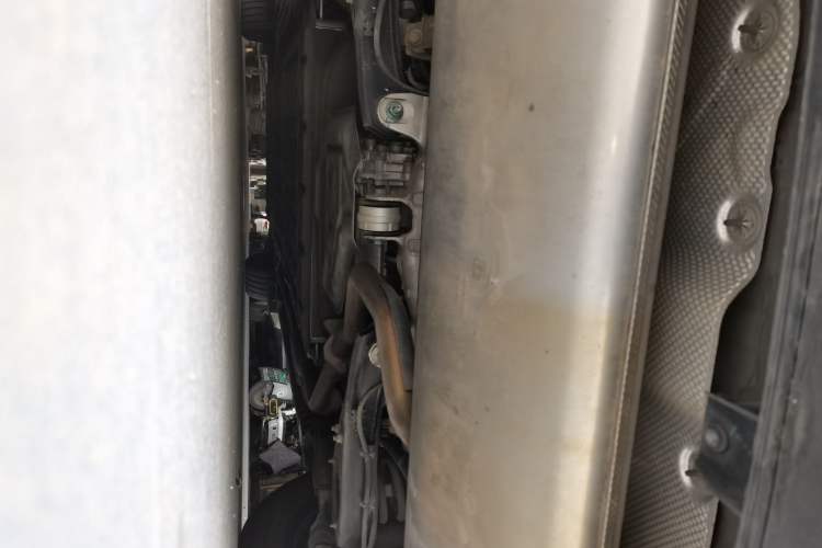Used Denza D9 2024 DM-i 980 Four-Wheel Drive Prestige Model Chassis Rear
