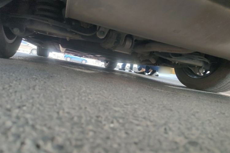 Used Denza D9 2024 DM-i 980 Four-Wheel Drive Prestige Model Chassis Rear