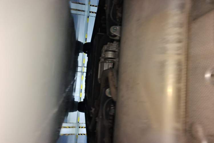 Used Denza D9 2024 DM-i 980 Four-Wheel Drive Flagship Model Chassis Rear