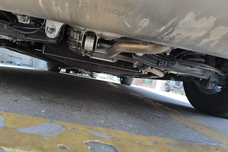 Used Denza D9 2024 DM-i 980 Four-Wheel Drive Prestige Model Chassis Rear