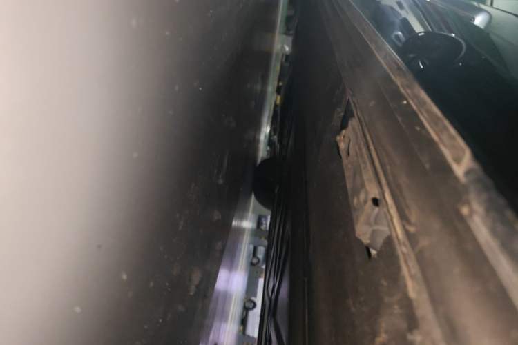 Used Denza D9 2024 DM-i 1050 Luxury Model Chassis Rear Left