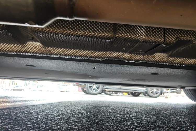 Used Denza D9 2024 DM-i 980 Four-Wheel Drive Prestige Model Chassis Rear Left