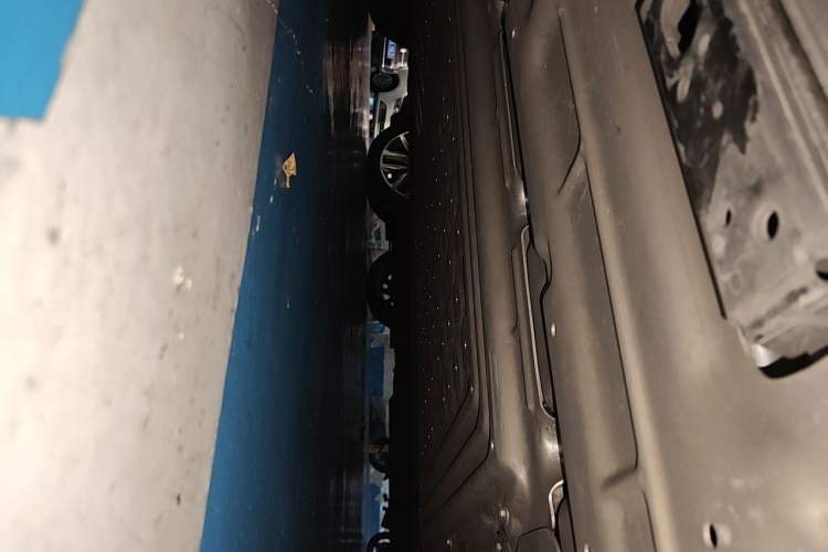 Used Denza D9 2024 DM-i 1050 Luxury Model Chassis Rear Left