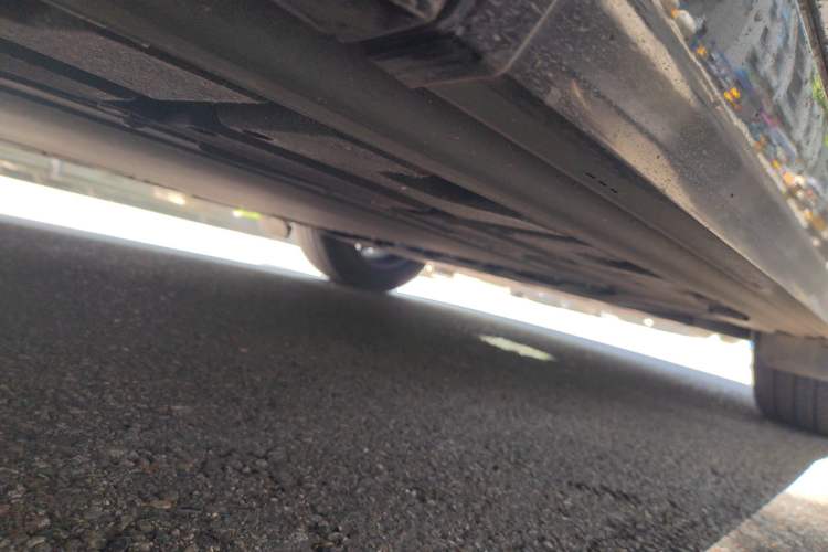 Used Denza D9 2024 EV 620 Premium Model Chassis Rear Right