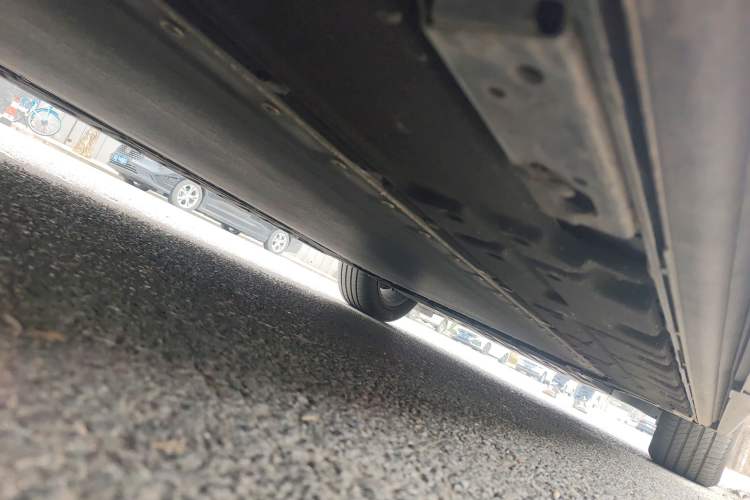Used Denza D9 2024 EV 620 Premium Model Chassis Rear Right