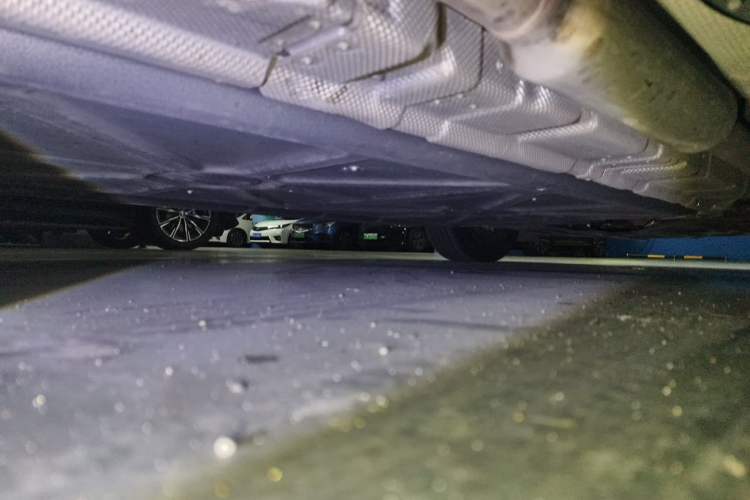 Used Denza D9 2024 DM-i 1050 Luxury Model Chassis Rear Right