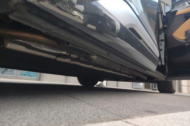 Used Denza D9 2024 DM-i 1050 Luxury Model Chassis Rear Right